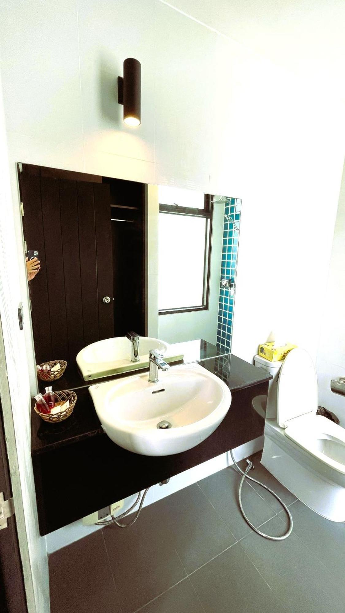 Rockstar Beach Apartments Bang Rak Beach  Extérieur photo