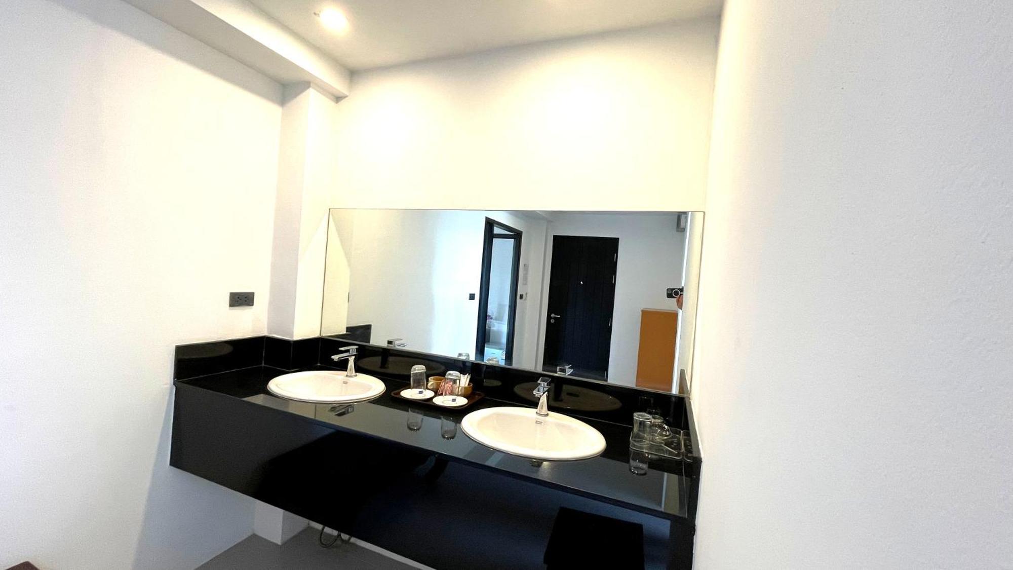 Rockstar Beach Apartments Bang Rak Beach  Extérieur photo