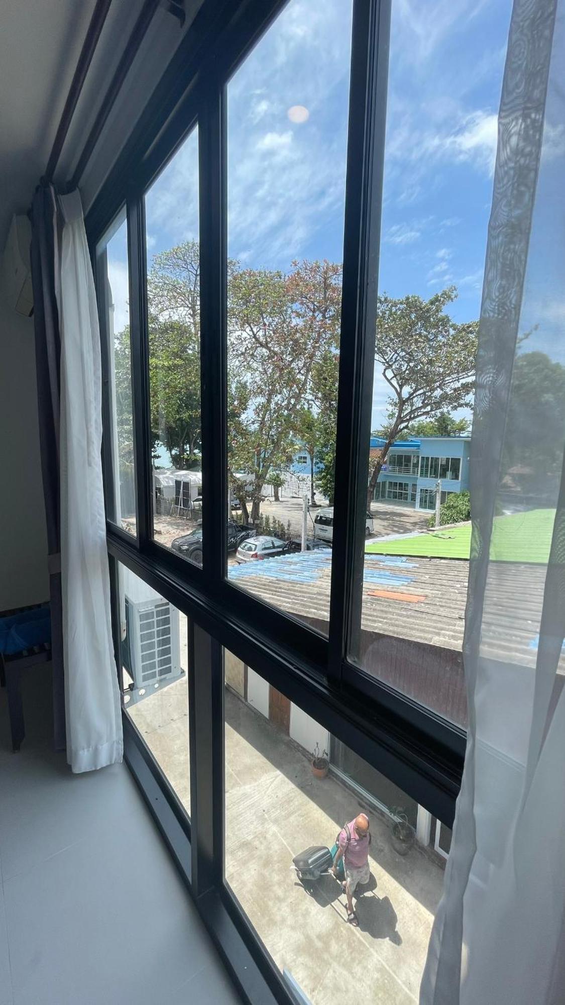 Rockstar Beach Apartments Bang Rak Beach  Extérieur photo