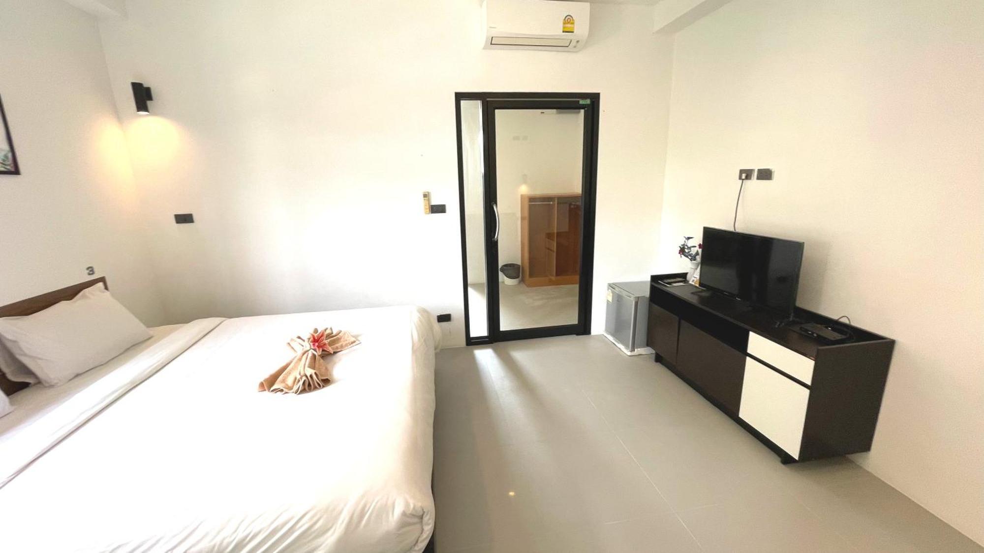 Rockstar Beach Apartments Bang Rak Beach  Extérieur photo