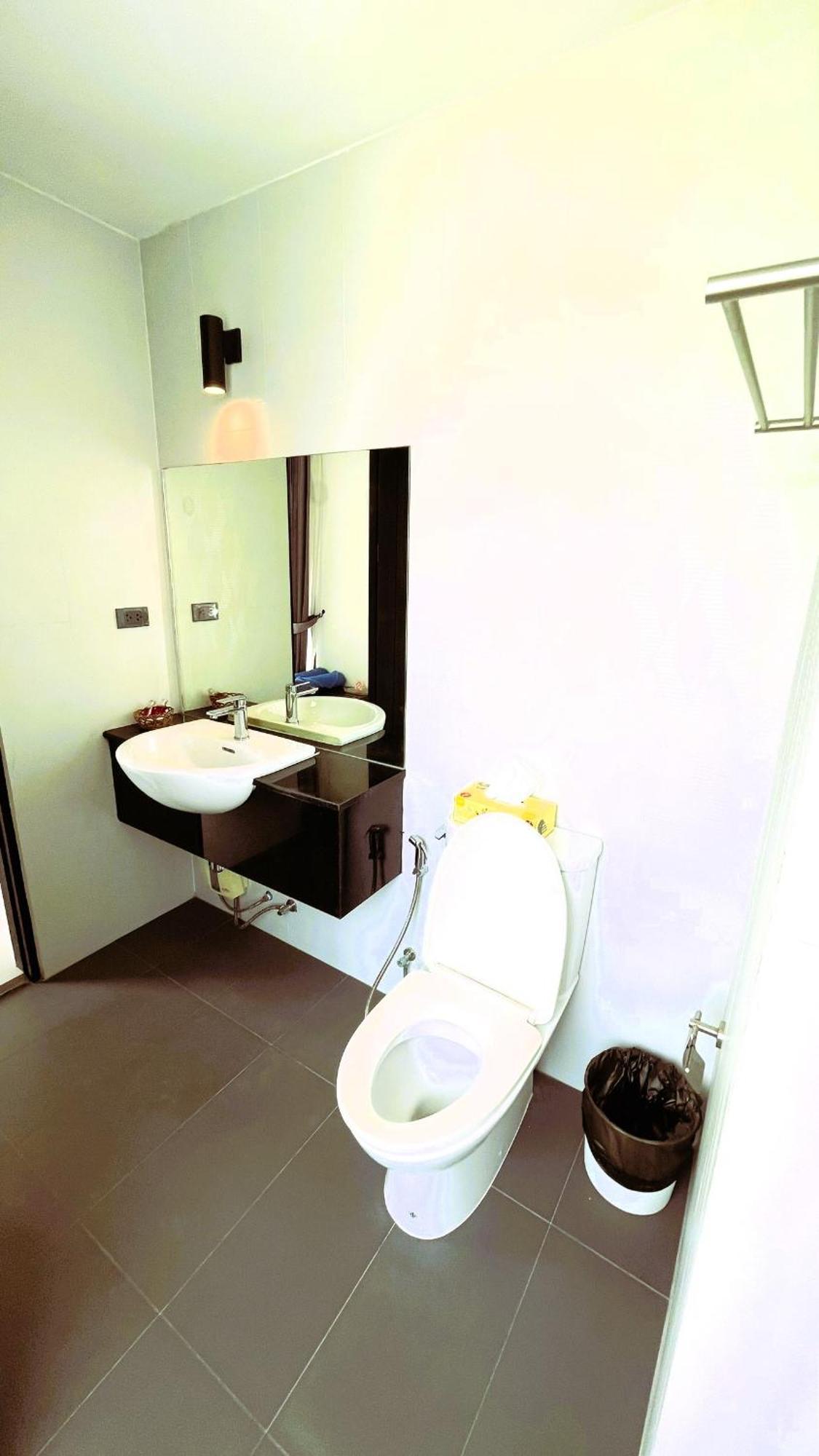 Rockstar Beach Apartments Bang Rak Beach  Extérieur photo